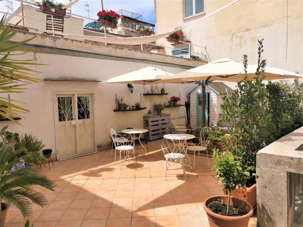Palazzo Della Loggia B&B Napoli Bagian luar foto