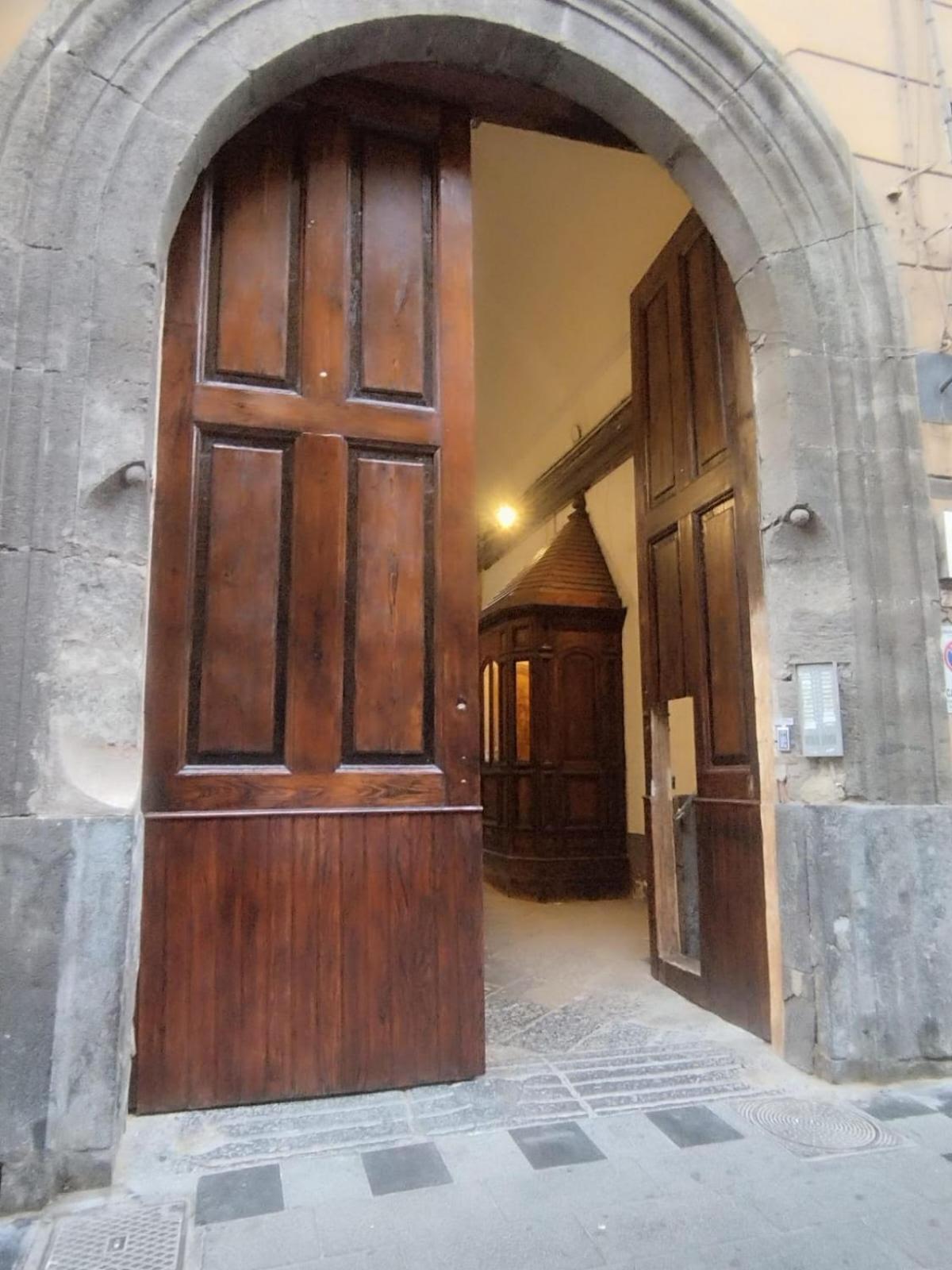 Palazzo Della Loggia B&B Napoli Bagian luar foto