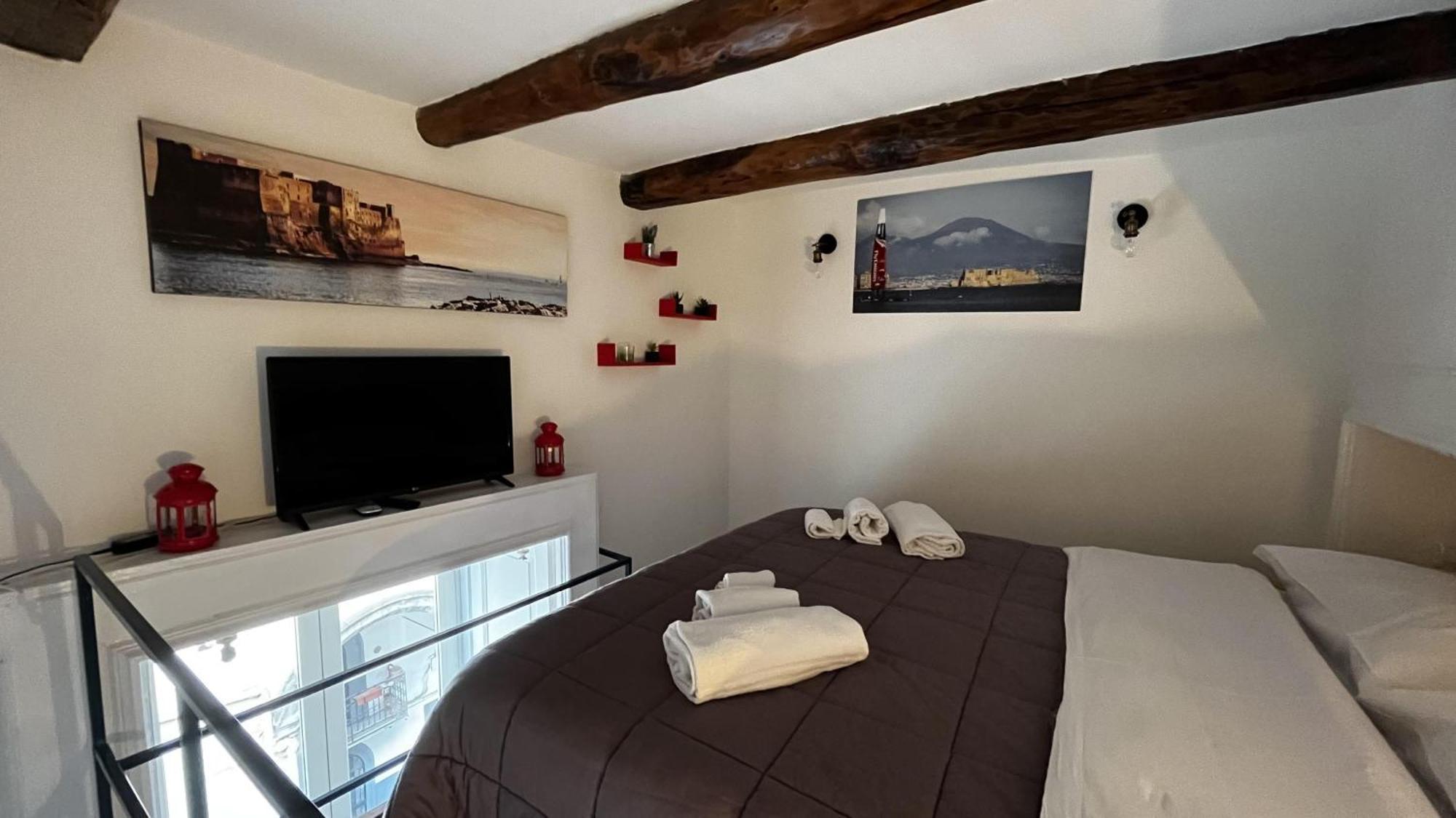 Palazzo Della Loggia B&B Napoli Bagian luar foto