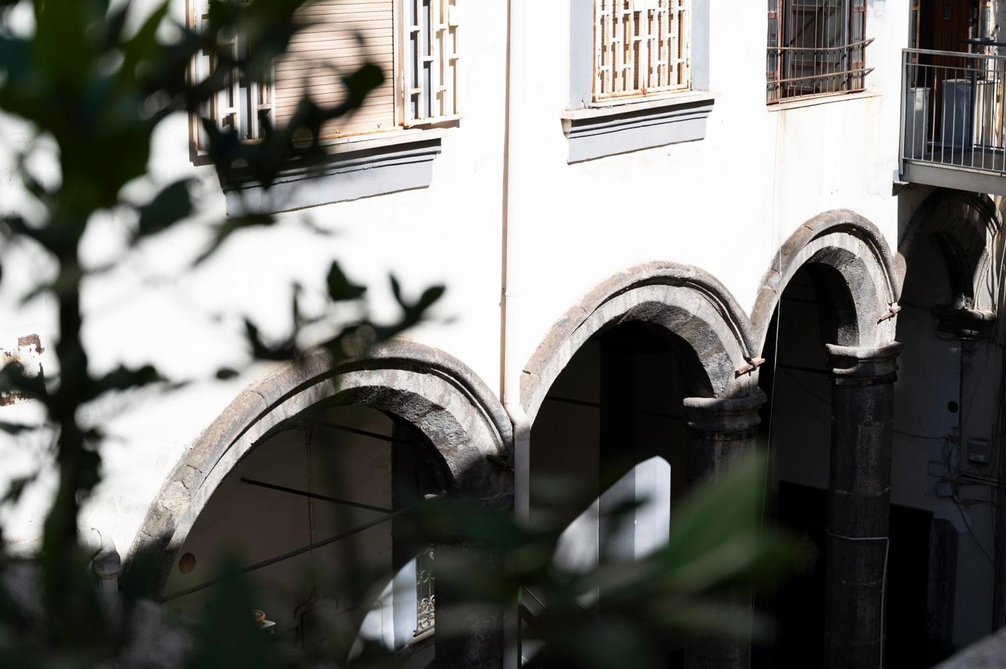 Palazzo Della Loggia B&B Napoli Bagian luar foto