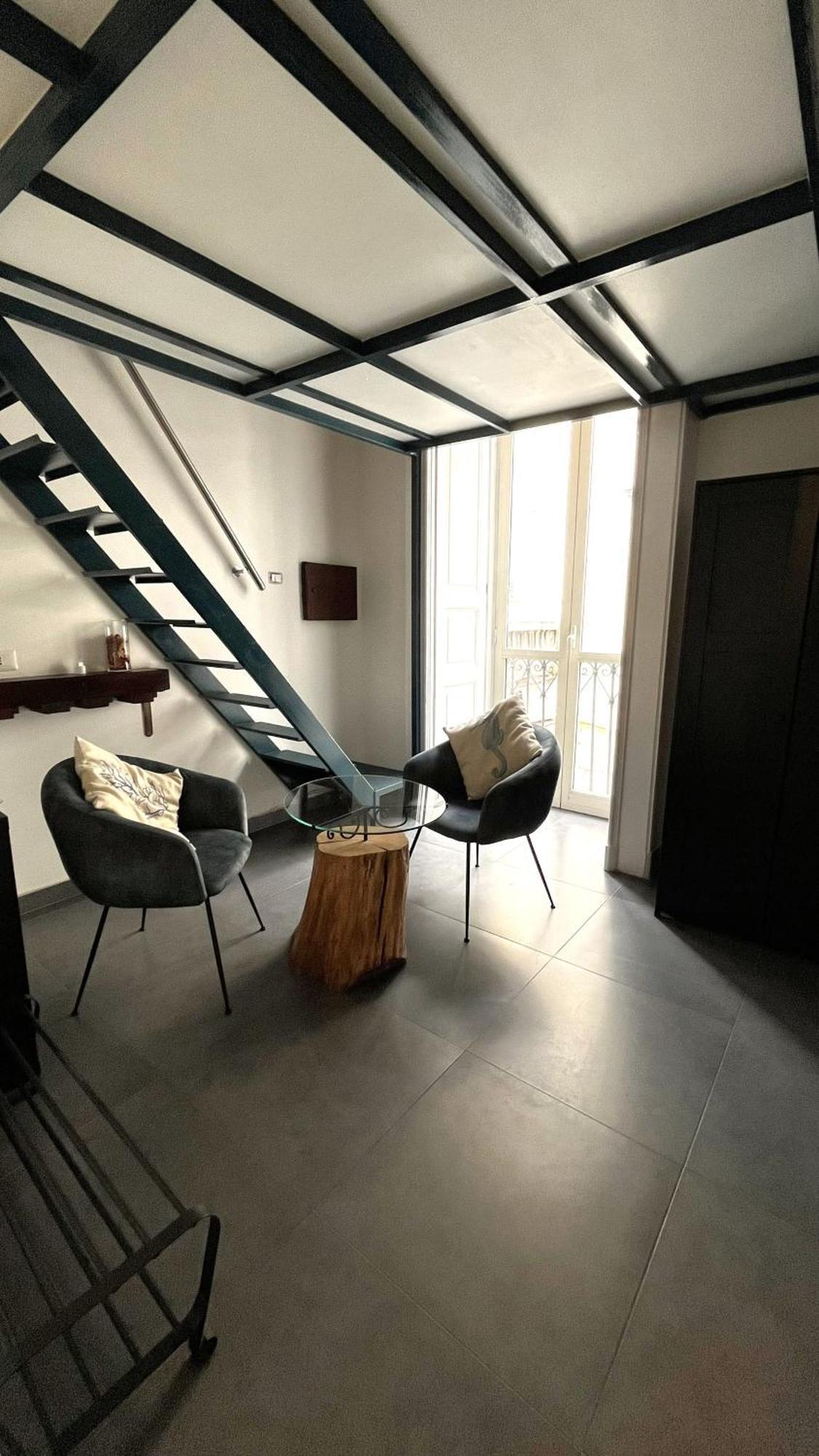 Palazzo Della Loggia B&B Napoli Bagian luar foto