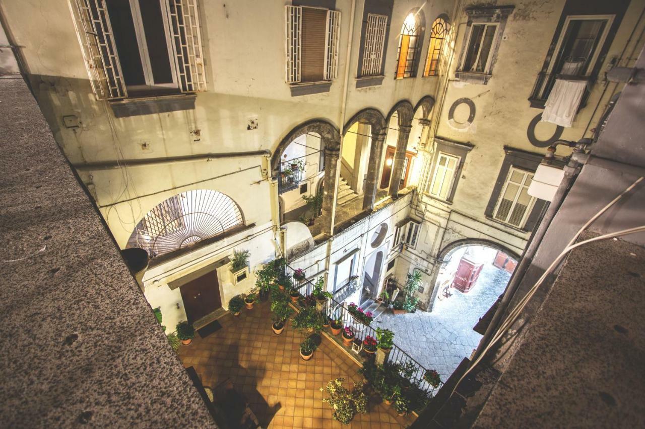 Palazzo Della Loggia B&B Napoli Bagian luar foto