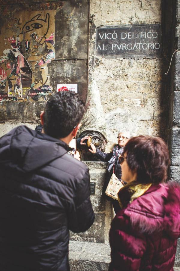 Palazzo Della Loggia B&B Napoli Bagian luar foto